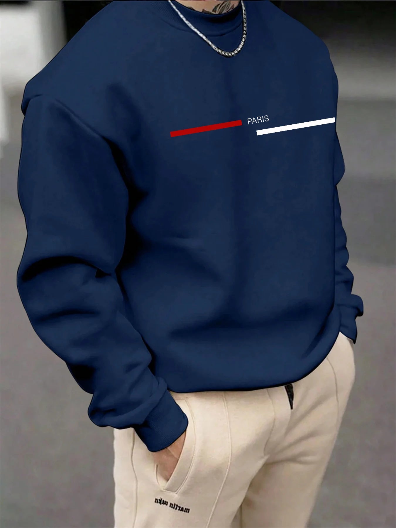 tMen's autumn and winter fashionable casual loose Paris letter graphic printed long sleeved round neck sweatshir